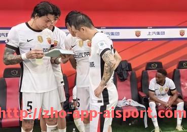 爱体育app-英超球队球迷与专家评价对比与影响力分析